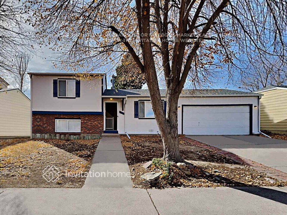 5003 S Richfield Cir in Aurora, CO - Building Photo