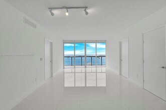 465 Brickell Ave, Unit 4505 in Miami, FL - Building Photo - Building Photo
