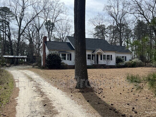 2028 N Main St in Fuquay Varina, NC - Building Photo - Building Photo