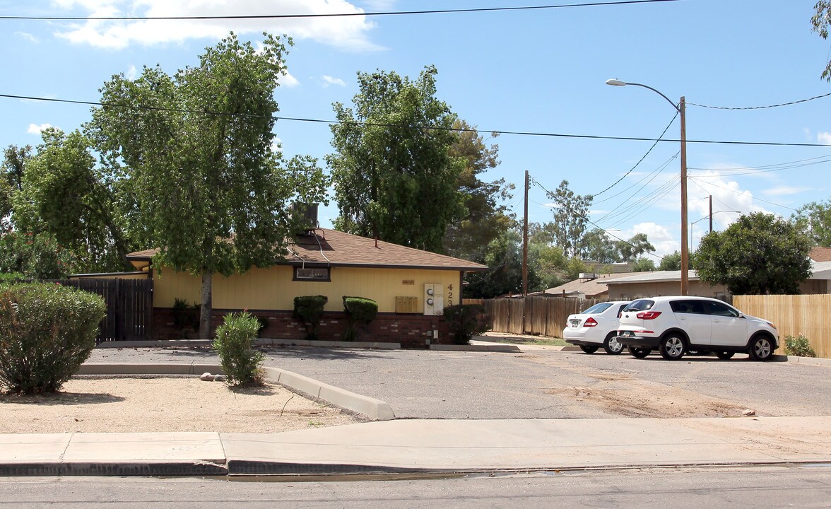 423 E 8th Ave in Mesa, AZ - Foto de edificio