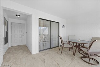 12250 Kelly Greens Blvd in Ft. Myers, FL - Building Photo - Building Photo