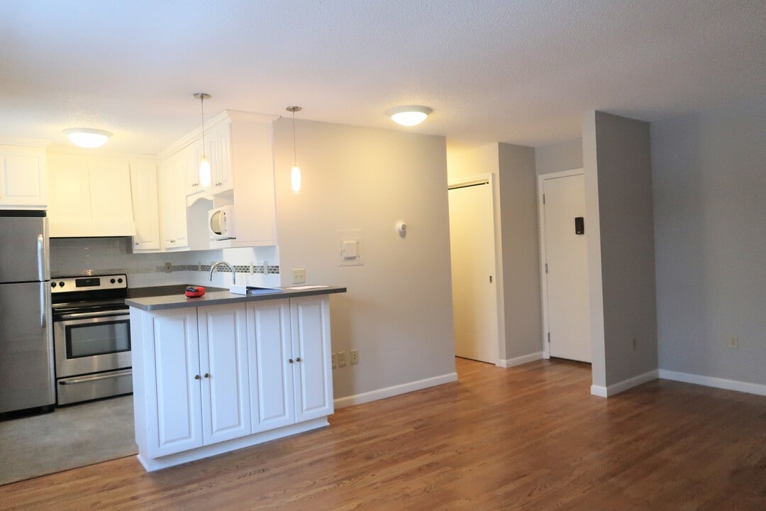 2536 Dupont Ave S in Minneapolis, MN - Building Photo