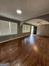 1533 Pendley Dr in Austell, GA - Foto de edificio - Building Photo