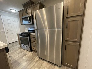 38053 Orleans St in Clinton Township, MI - Foto de edificio - Building Photo