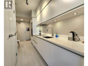 180 E 2nd Ave in Vancouver, BC - Building Photo - Building Photo