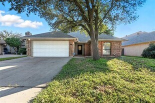 1767 Kings Canyon Cir in Fort Worth, TX - Building Photo