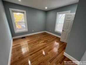 372 Oxford St, Unit 2 in Cambridge, MA - Building Photo - Building Photo