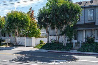 789 W 18th St in Costa Mesa, CA - Building Photo - Building Photo