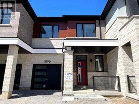 1896 Thames Circle in Milton, ON - Building Photo