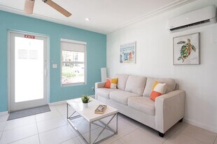334 Oregon St in Hollywood, FL - Building Photo