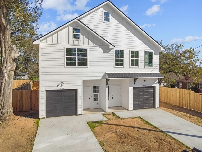 1316 Williams St in Brenham, TX - Foto de edificio - Building Photo