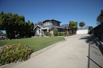 341 W 124th St in Los Angeles, CA - Foto de edificio - Building Photo