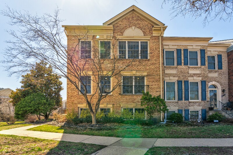 5101 Woodfield Dr in Centreville, VA - Building Photo