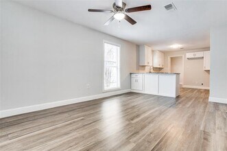 2216 Marburg St in Dallas, TX - Building Photo - Building Photo