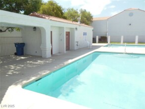 1800 S Edmond St in Las Vegas, NV - Building Photo - Building Photo