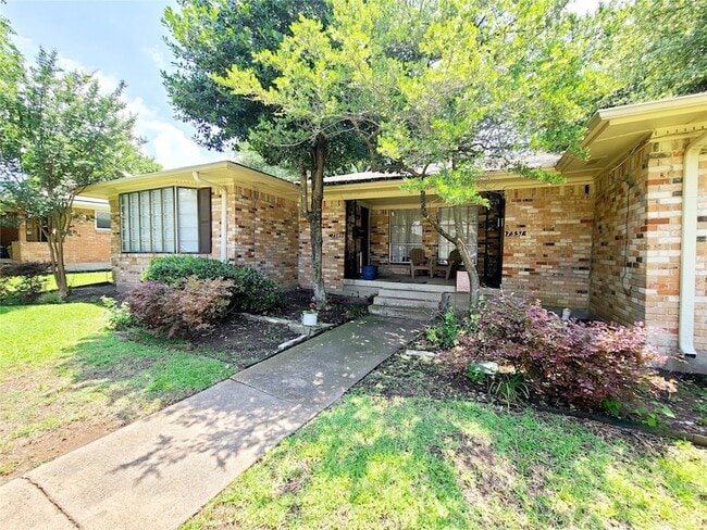 property at 7549 Brentcove Cir