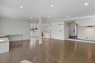 105 Yarrow Ct in Rolling Meadows, IL - Foto de edificio - Building Photo