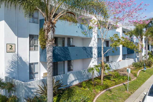 Bay in San Diego, CA - Building Photo - Building Photo