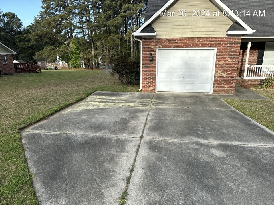 114 Windsor Ln in Raeford, NC - Building Photo