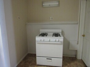 42 Saratoga Ave-Unit -2W in Mechanicville, NY - Building Photo - Building Photo