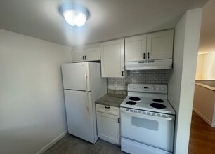 126 Marginal St, Unit 3 in Boston, MA - Building Photo - Building Photo