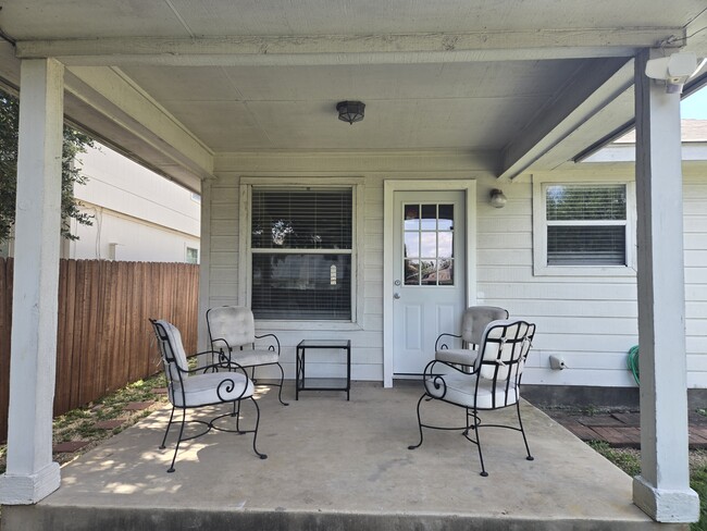 7129 Lynn Lake Dr in San Antonio, TX - Foto de edificio - Building Photo