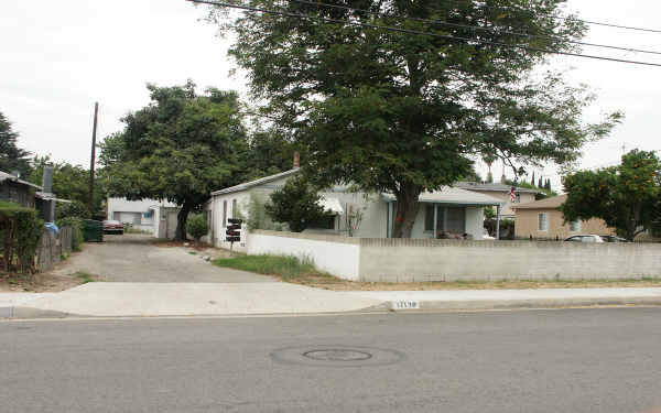 11136 Mcgirk Ave in El Monte, CA - Foto de edificio - Building Photo