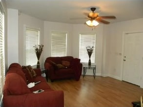 85 Seymour St, Unit Apt #1 in Worcester, MA - Building Photo - Building Photo