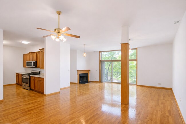 2375 W Montana St, Unit B2 in Chicago, IL - Foto de edificio - Building Photo