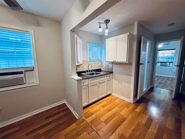 3921 Woodleigh St in Houston, TX - Building Photo - Building Photo