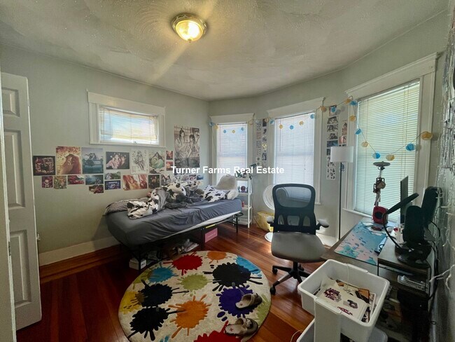 30 Adams St, Unit 2 in Medford, MA - Foto de edificio - Building Photo
