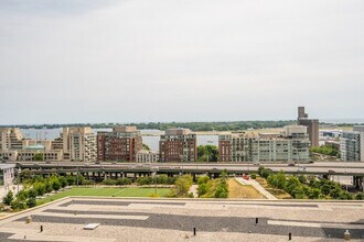 62 Fort York Blvd in Toronto, ON - Building Photo - Building Photo