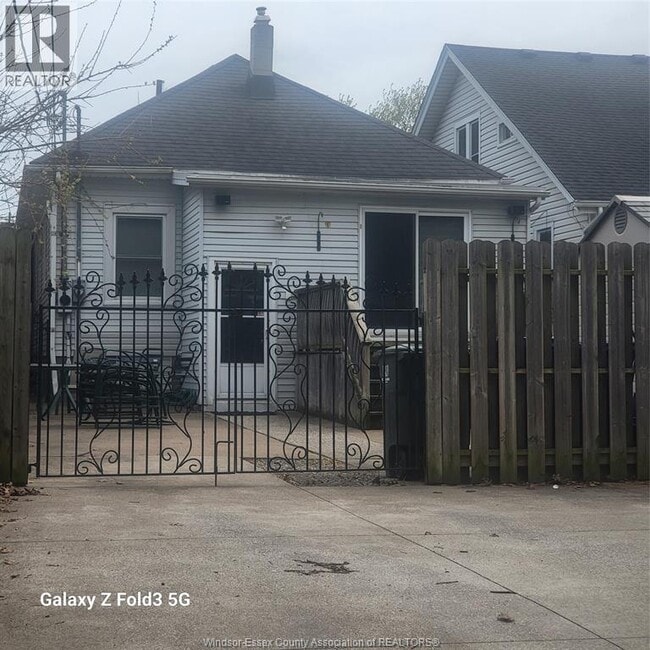 property at 2024 Ottawa St