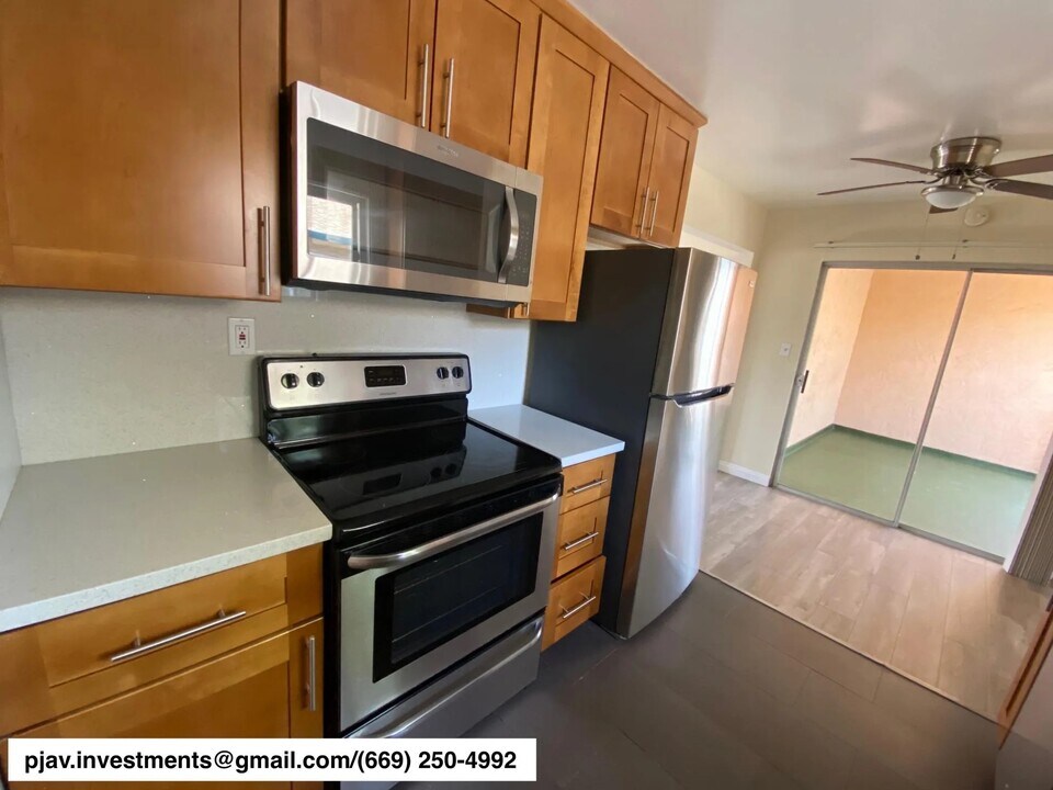 218 Echo Ave in Campbell, CA - Building Photo