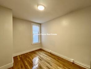 861 E 1st St, Unit 2 in Boston, MA - Building Photo - Building Photo