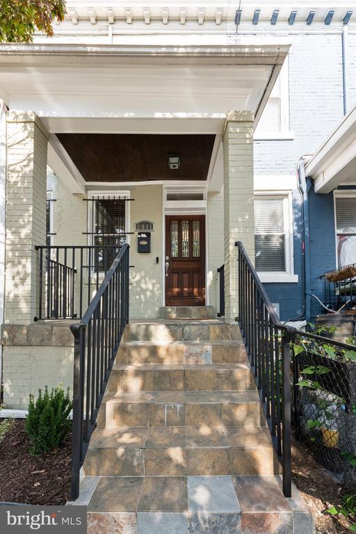 2911 Sherman Ave NW in Washington, DC - Foto de edificio - Building Photo