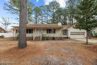 602 Plantation Dr in New Bern, NC - Foto de edificio - Building Photo