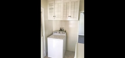 9966 Glencrest Cir in Burbank, CA - Building Photo - Building Photo