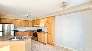 292 Goldridge Dr in Ottawa, ON - Building Photo - Building Photo