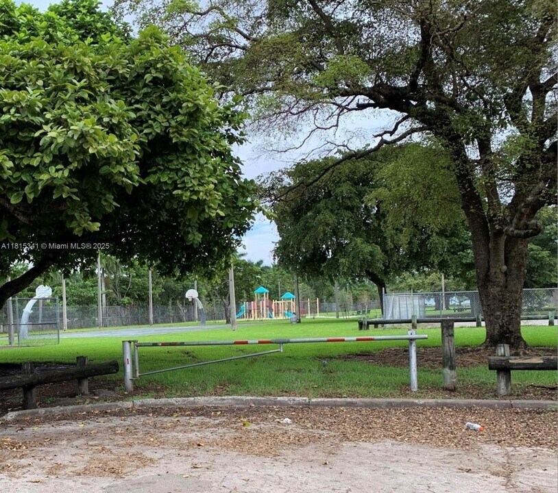 8319 NW 5th Ave in Miami, FL - Building Photo