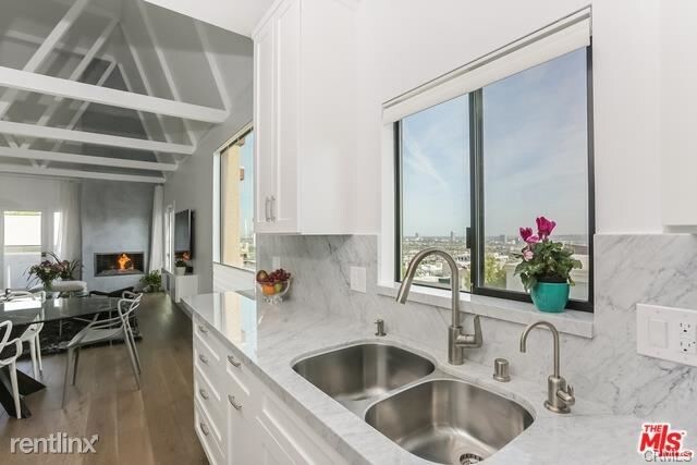 1264 Ozeta Terrace-Unit -Apt 302 in West Hollywood, CA - Building Photo - Building Photo