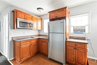 12 S Gillette Ave in Islip, NY - Building Photo - Building Photo