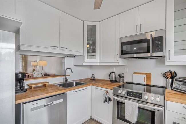 3000 NW 48th Terrace in Lauderdale Lakes, FL - Building Photo - Building Photo
