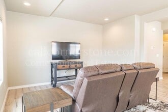 8056 Woodmen Center Heights in Colorado Springs, CO - Building Photo - Building Photo