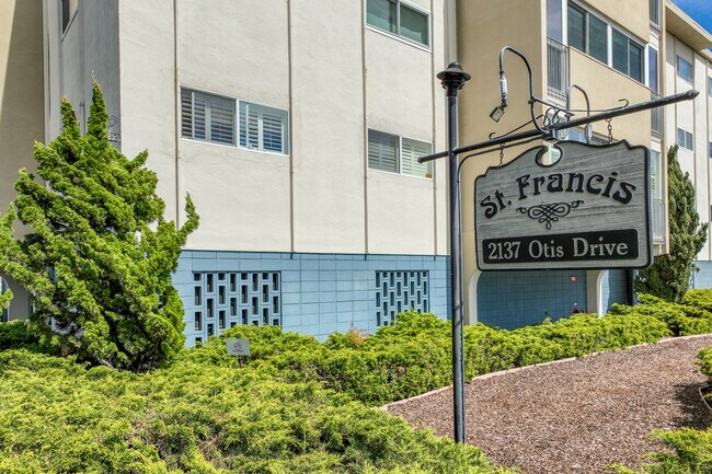 2137 Otis Dr in Alameda, CA - Building Photo - Building Photo