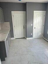 278 E Cottage St, Unit 2 in Boston, MA - Foto de edificio - Building Photo