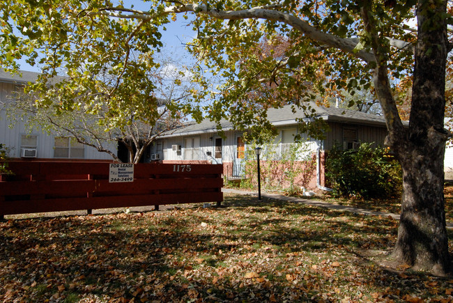 Woodhull Apartments in Topeka, KS - Building Photo - Building Photo