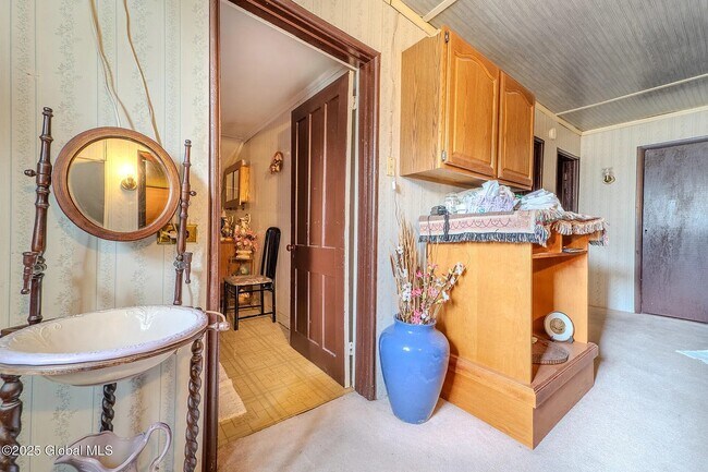 2 Front St, Unit Floor 2 in Cohoes, NY - Building Photo - Building Photo