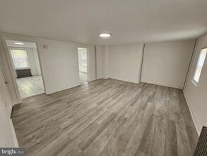 28 Bond St in Trenton, NJ - Building Photo - Building Photo