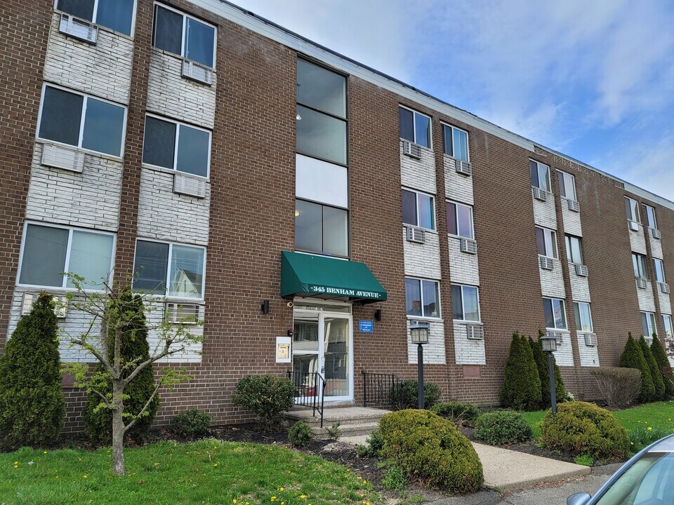345 Benham Ave in Bridgeport, CT - Building Photo